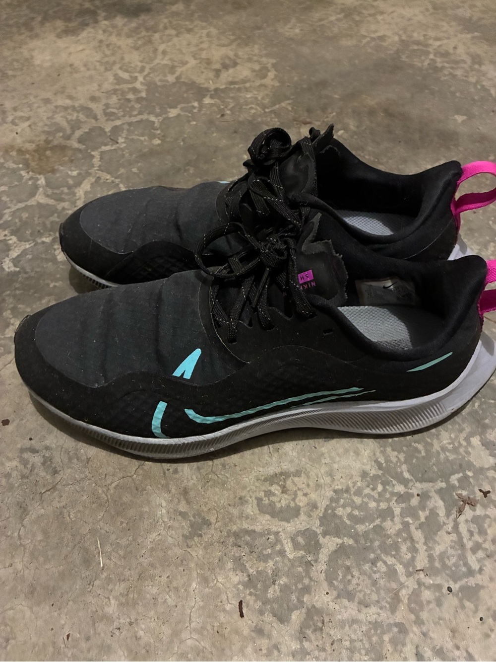 Nike Black Women's Running Sneakers with Teal Swoosh and Pink Heel Loop